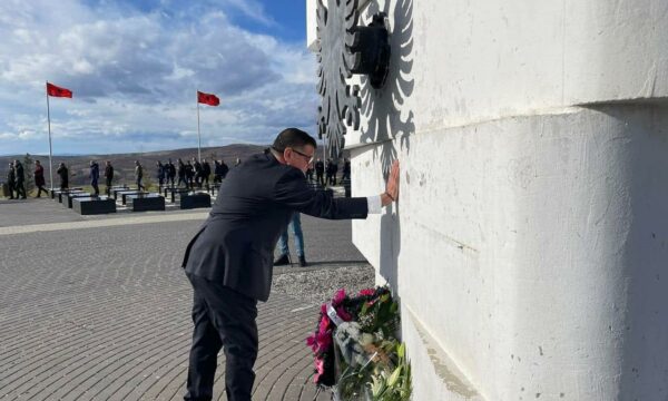 Haziri uron 28 Nëntorin: Kemi tri fe, por kemi vetëm një atdhe