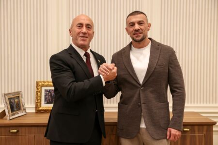 Haradinaj prezanton kandidaturën për deputet të Kreshnik Smajlajt