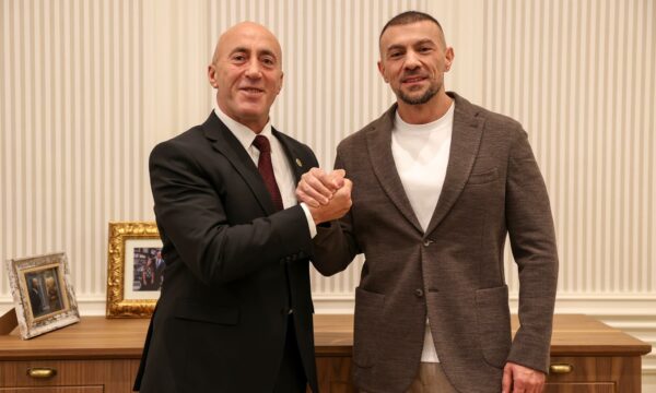 Haradinaj prezanton kandidaturën për deputet të Kreshnik Smajlajt