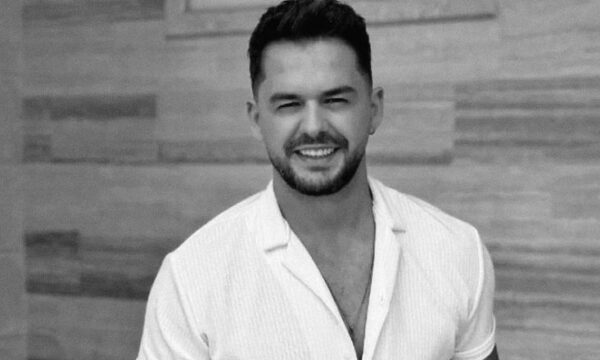 Vdiq në moshën 40 vjeçare – jeta dhe karriera e artistit Shpat Kasapi