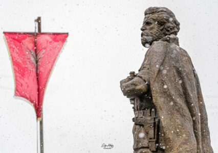 Osmani në 70-vjetorin e lindjes së Adem Jasharit: Të përulemi Komandant