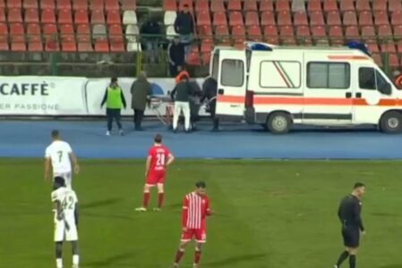 Ndërpritet ndeshja në futbollin shqiptar, tifozi transportohet me urgjencë në spital