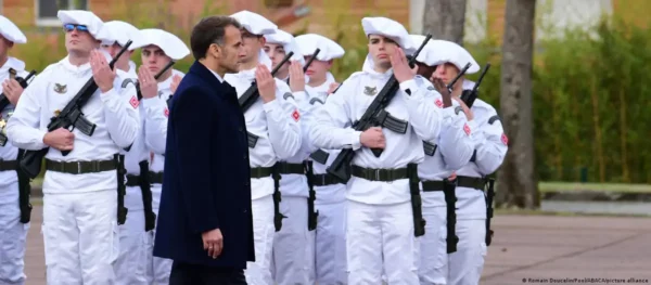 18 dhe 19-vjeçarët në Francë në ushtri, shërbimi vullnetar do të zgjasë 10 muaj, Macron: E rëndësishme dhe e nevojshme