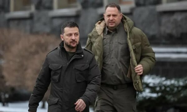 Dorëhiqet këshilltari i Zelenskit pas skandalit për korrupsion