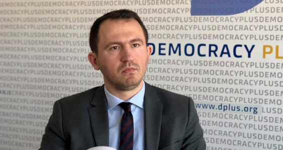 Krasniqi: Simbolikat e Speciales ndaj Thaçit krijojnë përshtypjen e një qasjeje që synon më shumë ta godasë emocionalisht