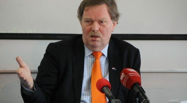 Ish-Ambasadori Bosch pajtohet me Thaçin: Seanca më 28 nëntor duhej të ishte shmangur