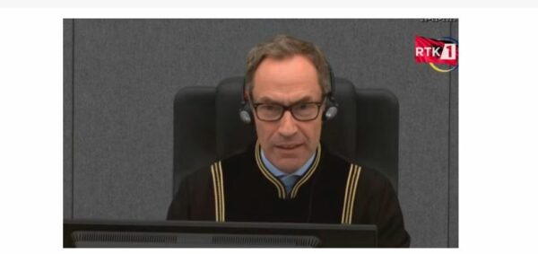 Kritikat e Thaçit ndaj Speciales për mbajtjen e seancës më 28 Nëntor, reagon gjyqtari: Faleminderit për këto fjalë, z. Thaçi