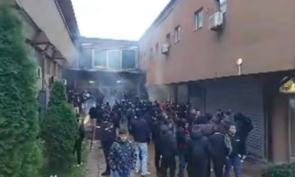 Tetovë – Prishtinë me “Ballistët”: 15 autobusë nisen për përballjen kundër Dritës