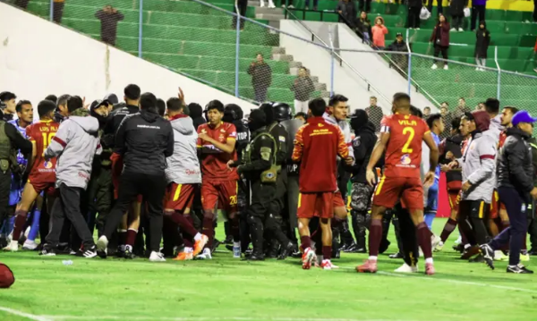 Kaos total në Kupën e Bolivisë: Ndeshja Real Oruro – Blooming përfundon në përleshje masive, 17 të përjashtuar!