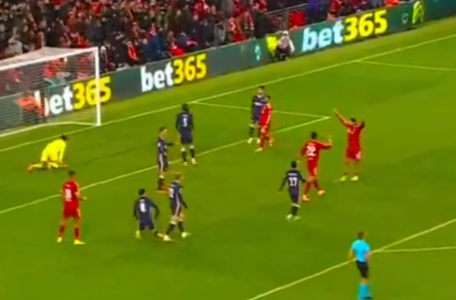 Kundërpërgjigjet shpejt Liverpooli, e barazon rezultatin ndaj PSV-së