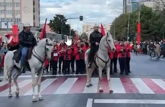 Me kuaj dhe këngë, Shkodra feston Ditën e Pavarësisë – pamje