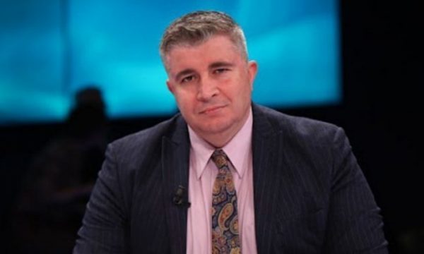 Jo mburrje, por mburojë: nevoja e glorifikimit të UÇK-së