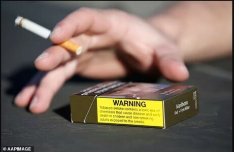 Sa duhan duhet të pish për të rritur rrezikun e sulmit në zemër – ekspertët paralajmërojnë