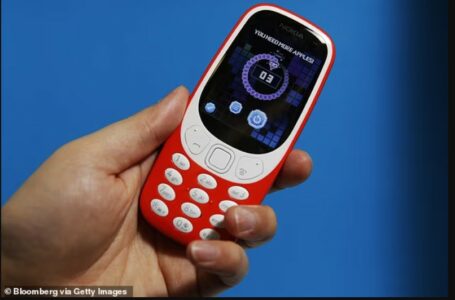 Kartela digjitale për ID po rikthen në mode “dumbphones” telefonët e vjetër cellular