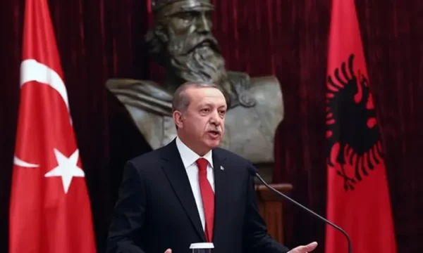 Turqia uron Shqipërinë për Ditën e Flamurit: Gëzuar aleatit tonë