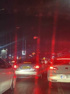 Kolona të gjata në magjistralen Prishtinë-Ferizaj, pamje