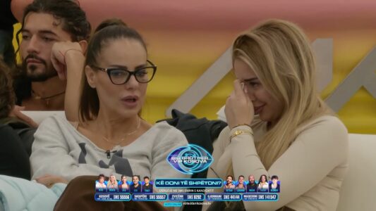 Elijona e mërzitur për nënën e motrën: Ditën që hyra në këtë shtëpi isha te varrezat