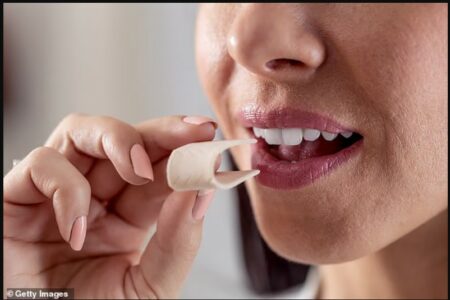 Një ëmbëlsues i zakonshëm i përdorur në mijëra produkte lidhet me sëmundje të mëlçisë, tregon studimi