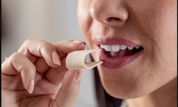 Një ëmbëlsues i zakonshëm i përdorur në mijëra produkte lidhet me sëmundje të mëlçisë, tregon studimi