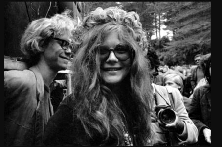 Të vdesësh për famë: Këngëtarët jetojnë mesatarisht 4 vite më pak se njerëzit jo të famshëm — dhe fajin e ka vetë fama