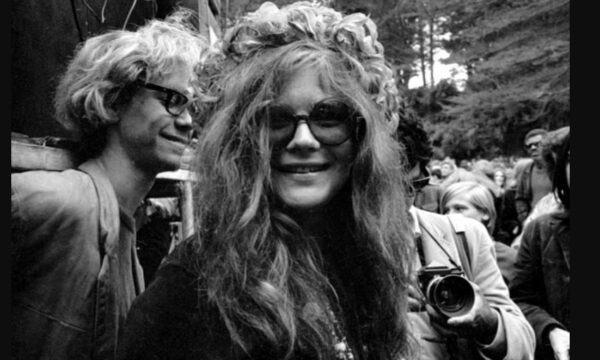 Të vdesësh për famë: Këngëtarët jetojnë mesatarisht 4 vite më pak se njerëzit jo të famshëm — dhe fajin e ka vetë fama