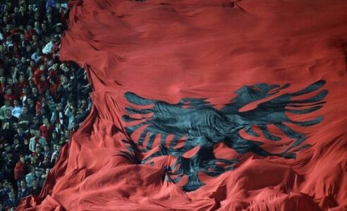 Yjet shqiptare të futbollit me urime speciale për Ditën e Flamurit