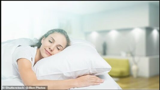 Një arsye e mirë për të shtypur butonin e kundër alarmit: 15 minuta gjumë shtesë mund t’ju shtojnë vite jetës