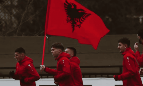 Gjilani stërvitet me flamurin kuqezi në nder të 28 Nëntorit