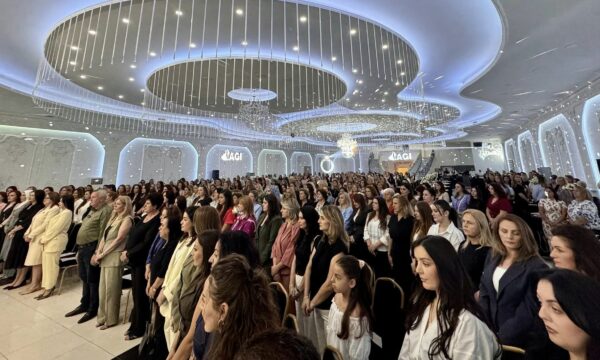 INCEL: Shkencëtarët identifikojnë 6 tiparet kryesore të burrave të mbyllur dhe me urrejtje ndaj grave