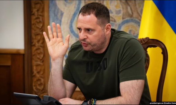 Hetuesit ukrainas kundër korrupsionit kryejnë kontrolle në zyrën e shefit të stafit të Presidencës