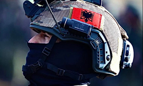 NATO uron me foton e një ushtari shqiptar: Bashkohuni me ne për të festuar Ditën Kombëtare të aleatit tonë, Shqipërisë