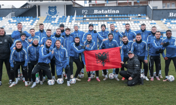 Me flamurin kuqezi, në shtëpinë e heroit Zahir Pajaziti, urimi special i Llapit për Ditën e Flamurit