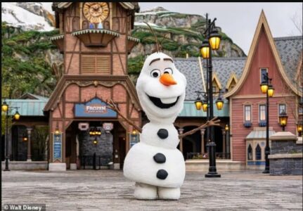 Disney sjell Olafin në jetë! Robot borë me AI ec dhe flet si personazhi i Frozen