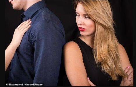 Katër shenjat që tregojnë se dikush po përpiqet të të “vjedhë” partnerin