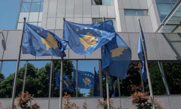 DW: Kosova drejt kolapsit financiar – Kriza politike, mungesa e buxhetit dhe institucionet e bllokuara rrezikojnë funksionimin e shtetit