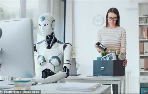 Zbulohet: 44 profesionet që janë më të rrezikuara të zëvendësohen nga AI – a është i juaji në rrezik?