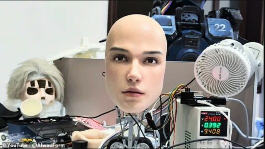 “Uncanny Valley”! Koka robotike që lëviz dhe shpreh fytyrën si njeri real