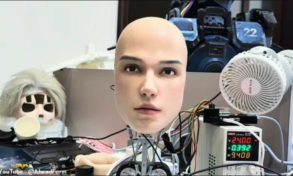 “Uncanny Valley”! Koka robotike që lëviz dhe shpreh fytyrën si njeri real