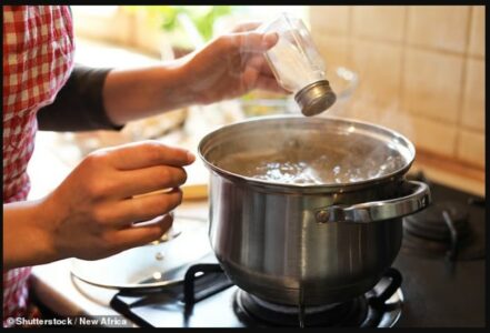 Po e zieni pastën gabim! Shkencëtarët zbulojnë sasinë e saktë të kripës që duhet hedhur në ujë