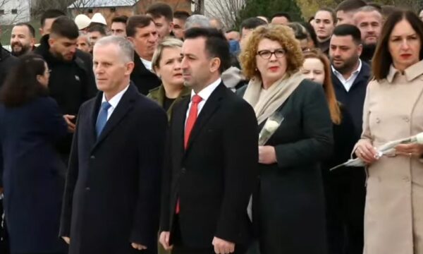 Lëvizja Vetëvendosje bën homazhe në Prekaz