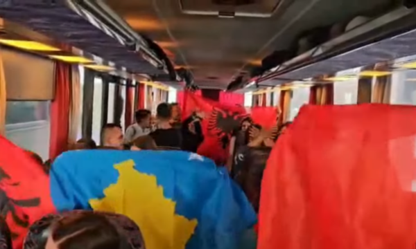 18 mijë shqiptarë të Kosovës zgjedhin të festojnë 28 Nëntorin në Shqipëri, shtohet fluksi në pikën kufitare të Morinës